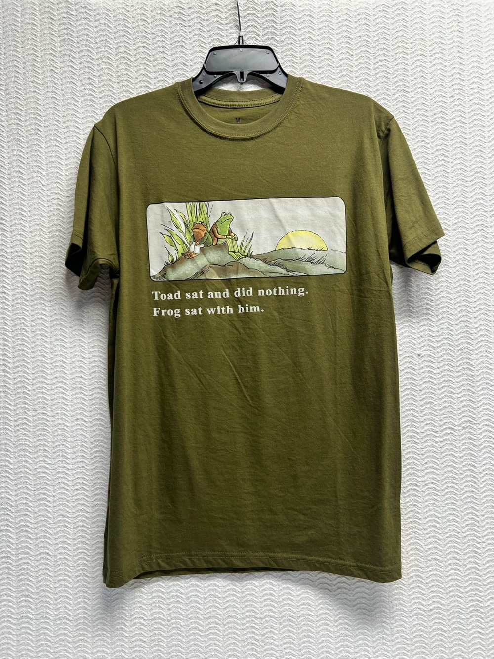 frog & toad / olive green graphic tee size medium